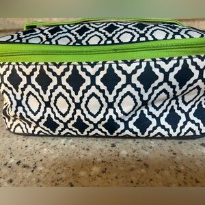 Thirty-one makeup bag. Green/Navy beautiful print SZ L
